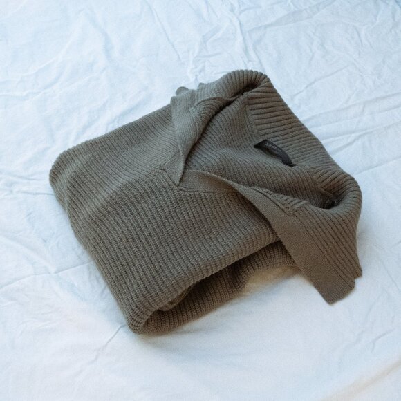 Olive green, collared sweater - Picture 3 of 6